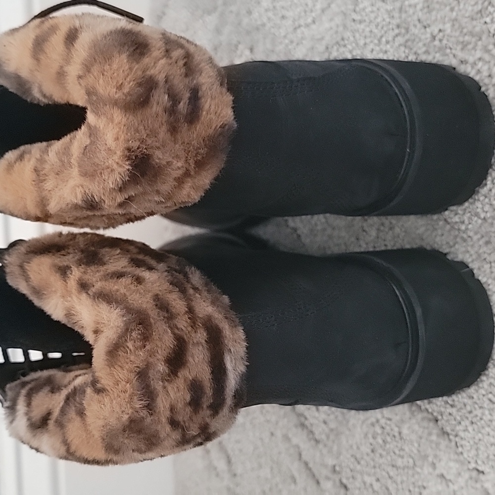 NWOT Womens Timberland Kinsley 6" Black Lace-Up Boots with Faux Fur Trim - Picture 3 of 4